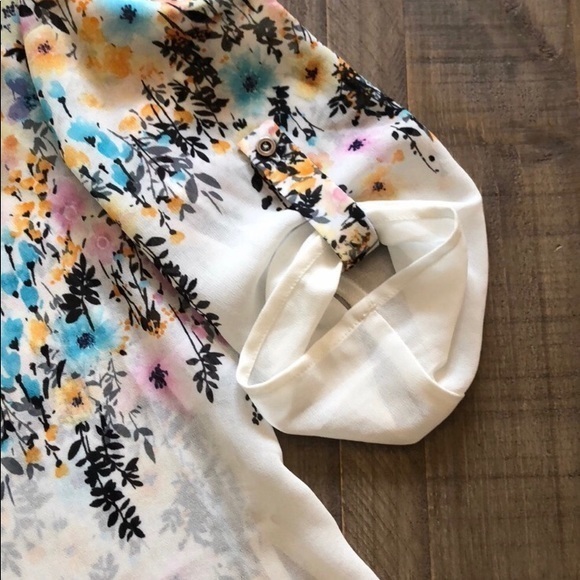 Stitch Fix Alex Blue Floral ¾ length sleeve top - Picture 2 of 3